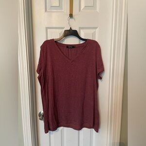 Automet Women's V-Neck Short Sleeve Top in Burgundy